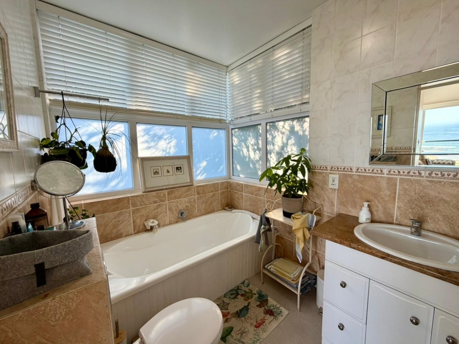4 Bedroom Property for Sale in Constantia Kloof Western Cape